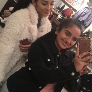 Meet your Posher, Daniela